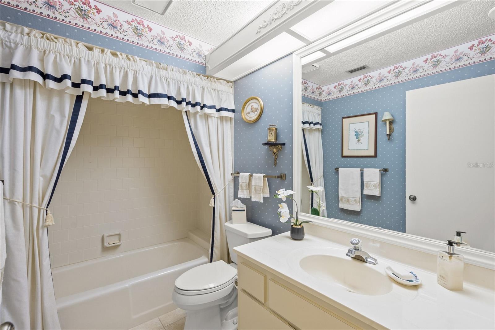 4688 OAK HOLLOW DR #25 — photo 32