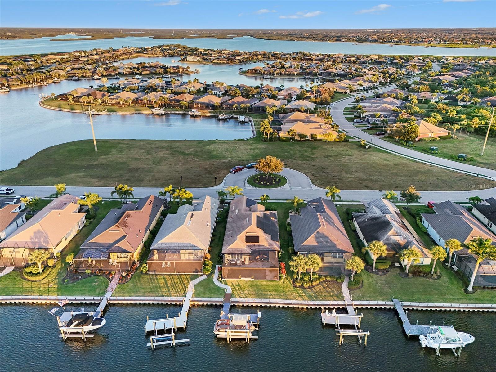 1018 OVERLOOK CT — photo 4
