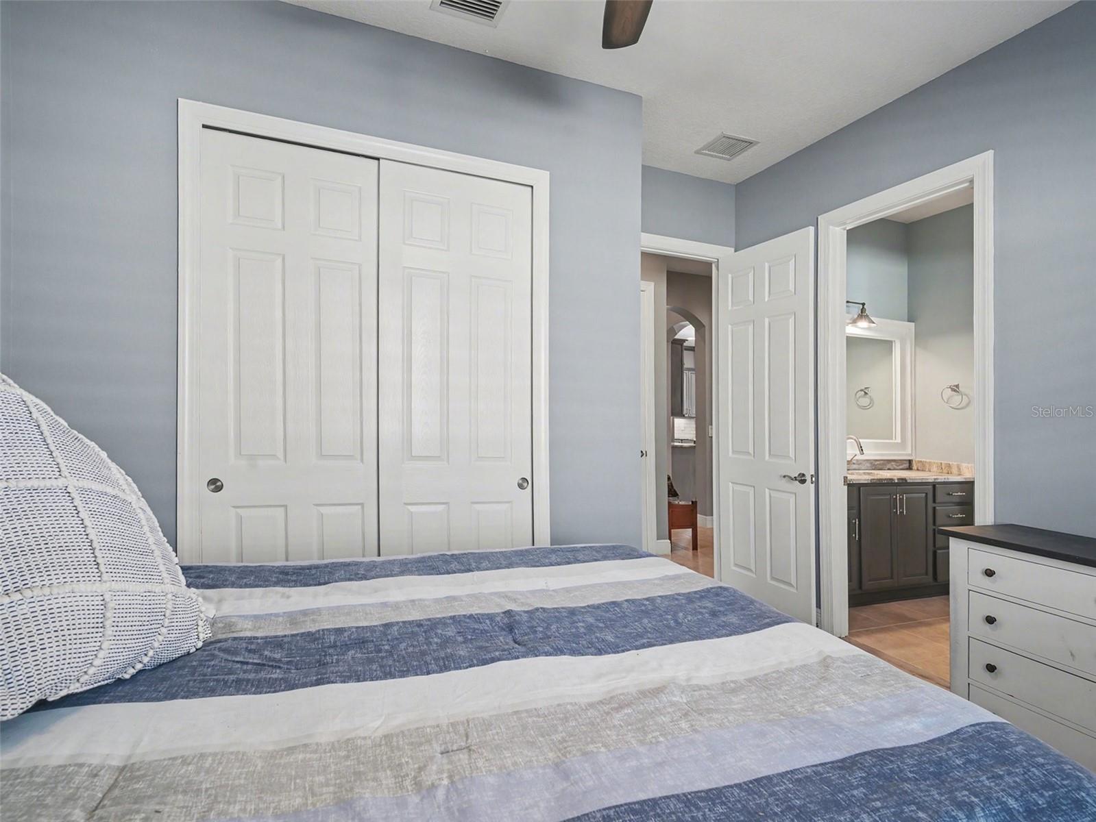 1018 OVERLOOK CT — photo 17