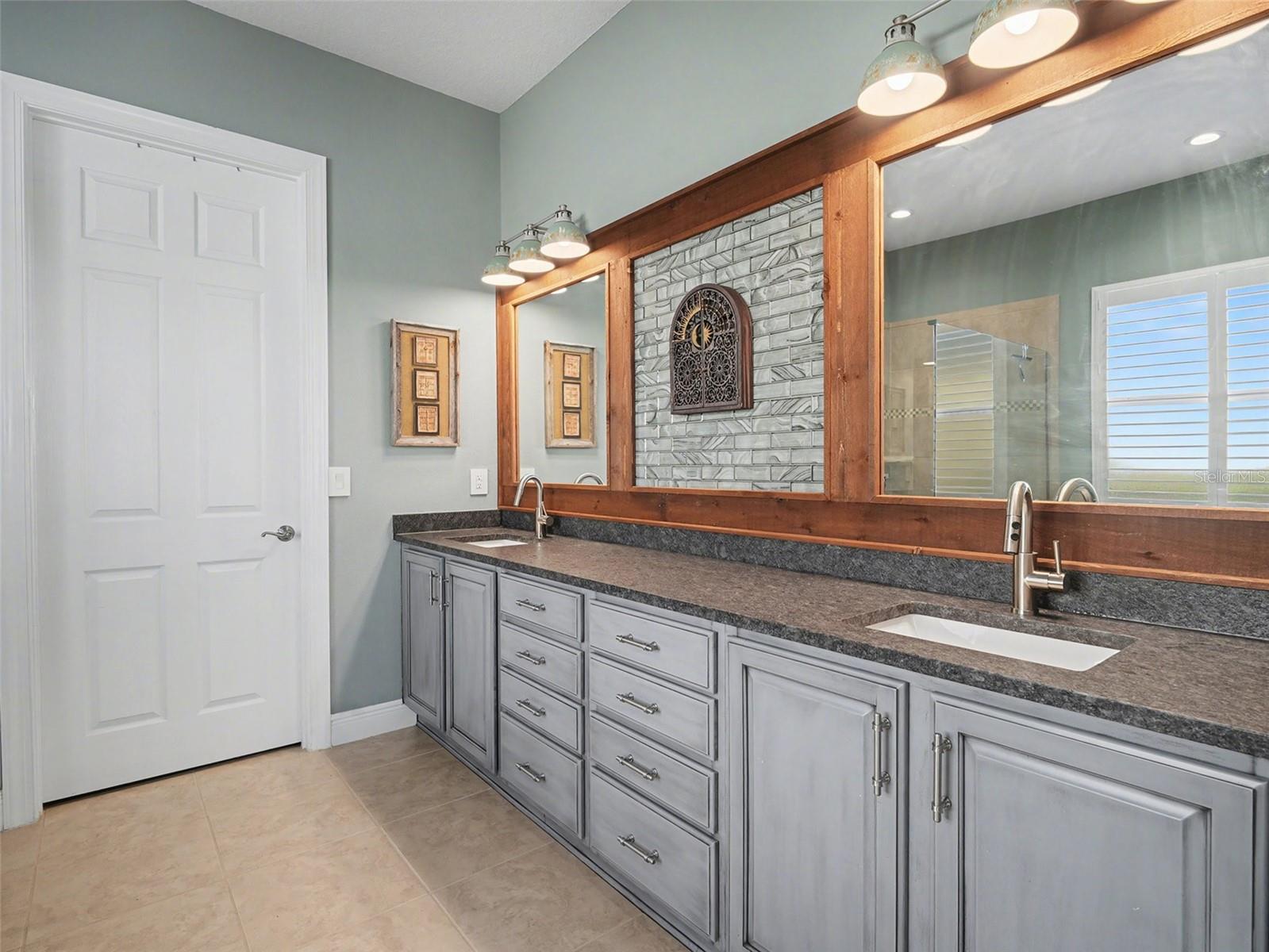 1018 OVERLOOK CT — photo 12