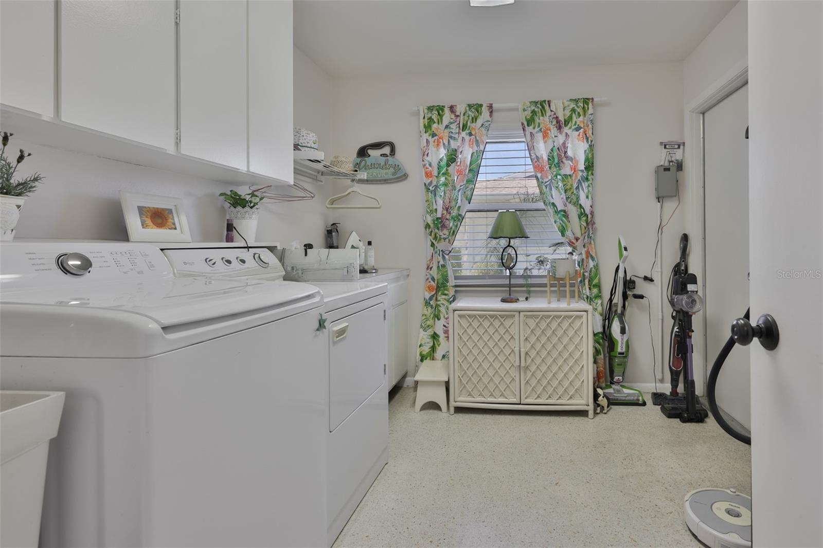 1704 DANBURY DR — photo 22