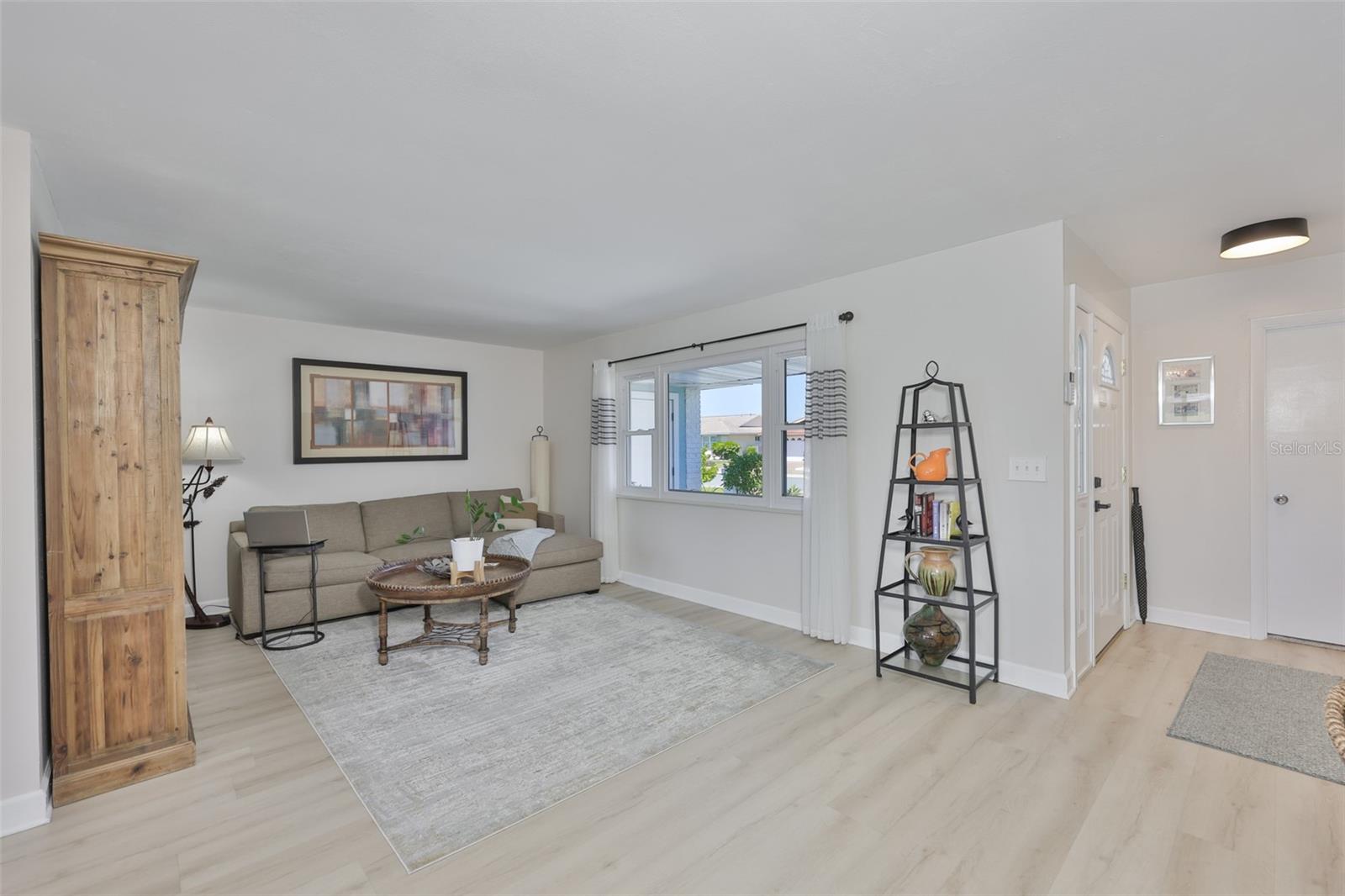 1704 DANBURY DR — photo 11