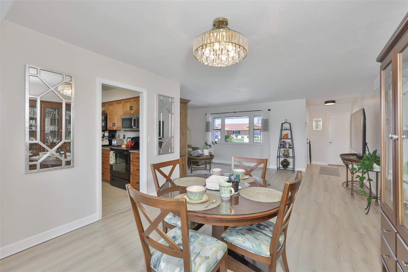 1704 DANBURY DR — photo 12