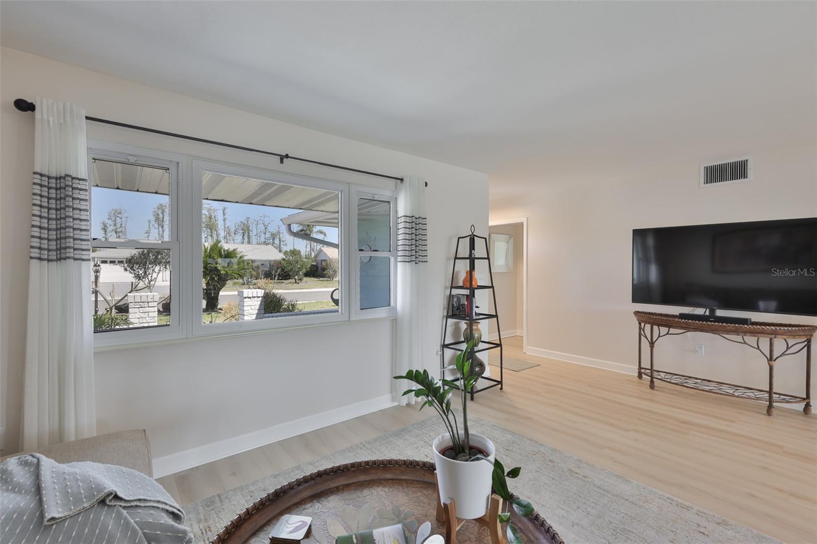 1704 DANBURY DR — photo 9