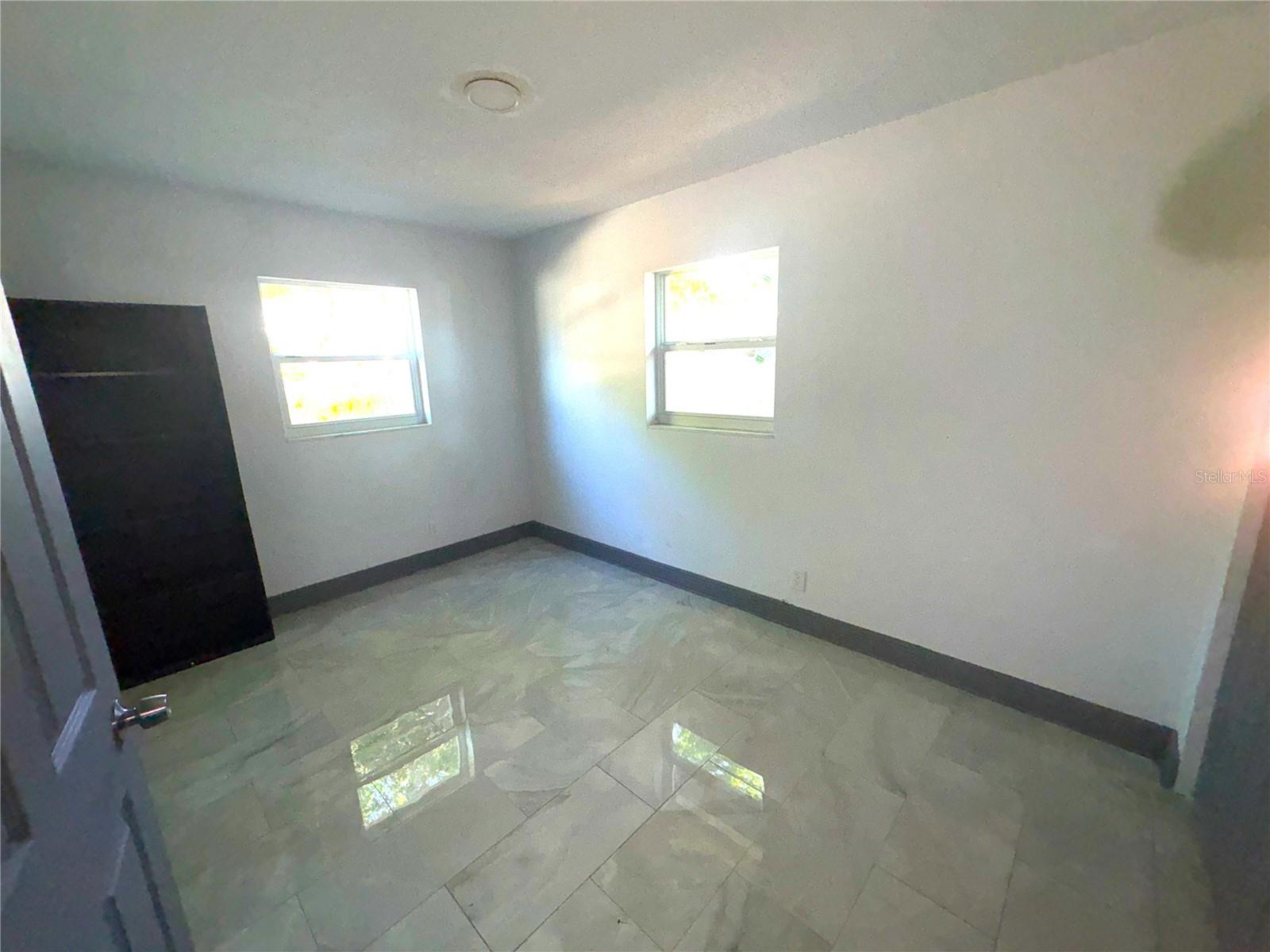 7019 N WILLOW AVE — photo 12