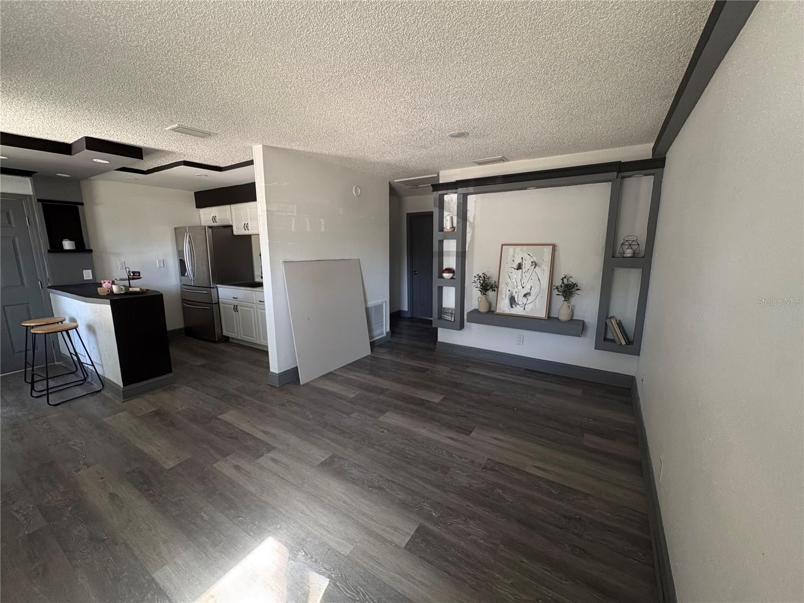 7019 N WILLOW AVE — photo 6