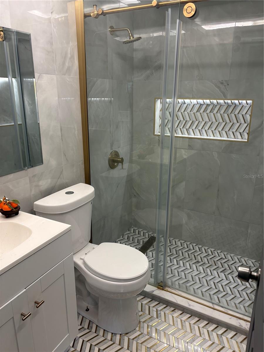 7019 N WILLOW AVE — photo 9