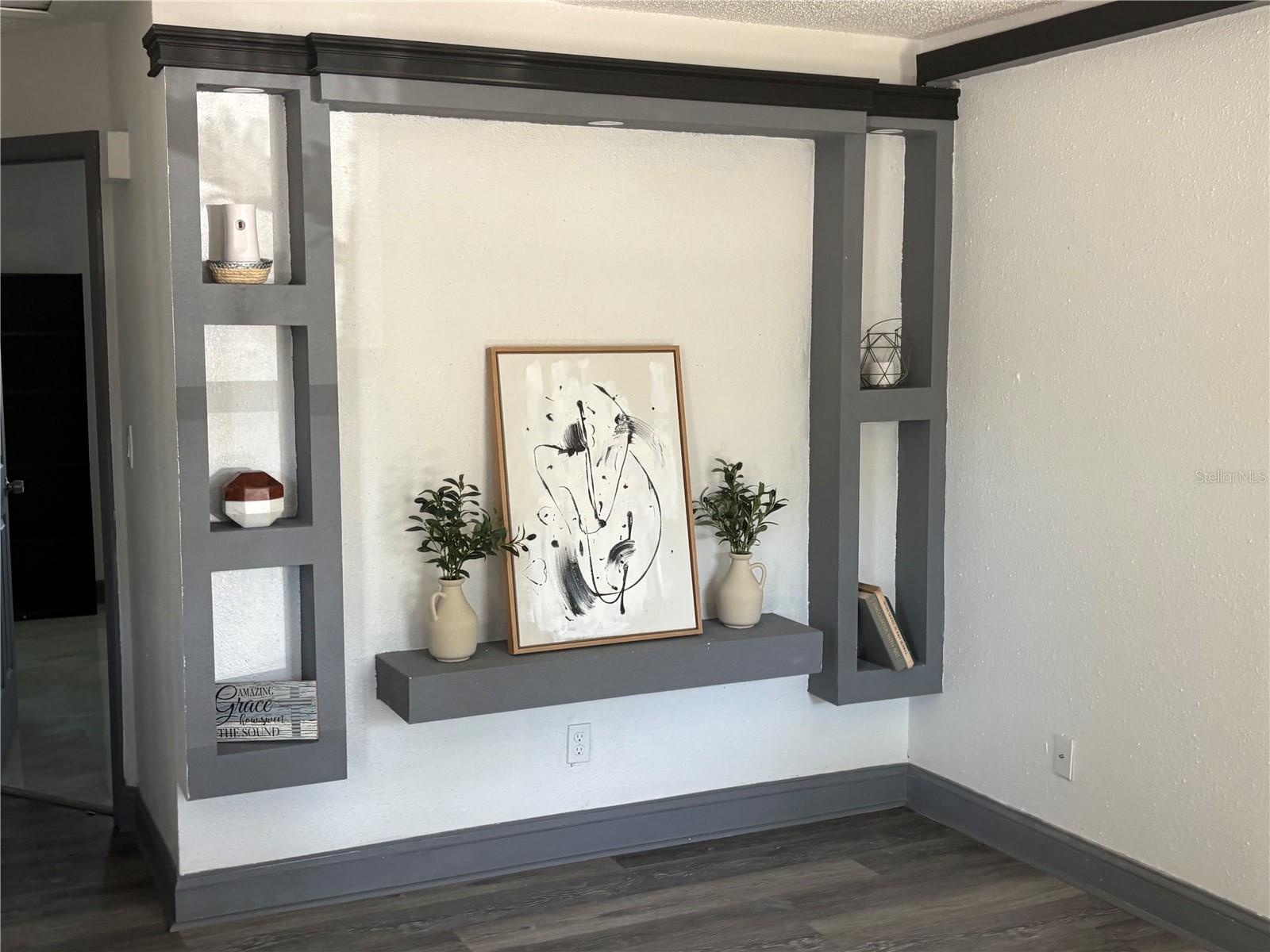 7019 N WILLOW AVE — photo 4