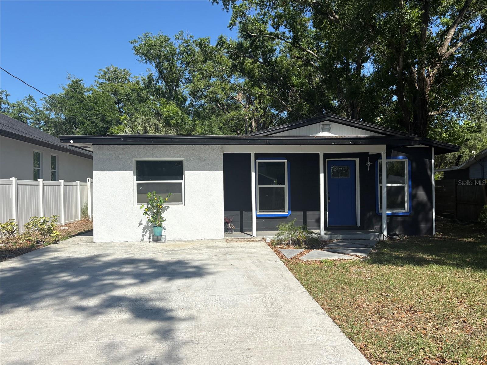 7019 N WILLOW AVE — photo 2