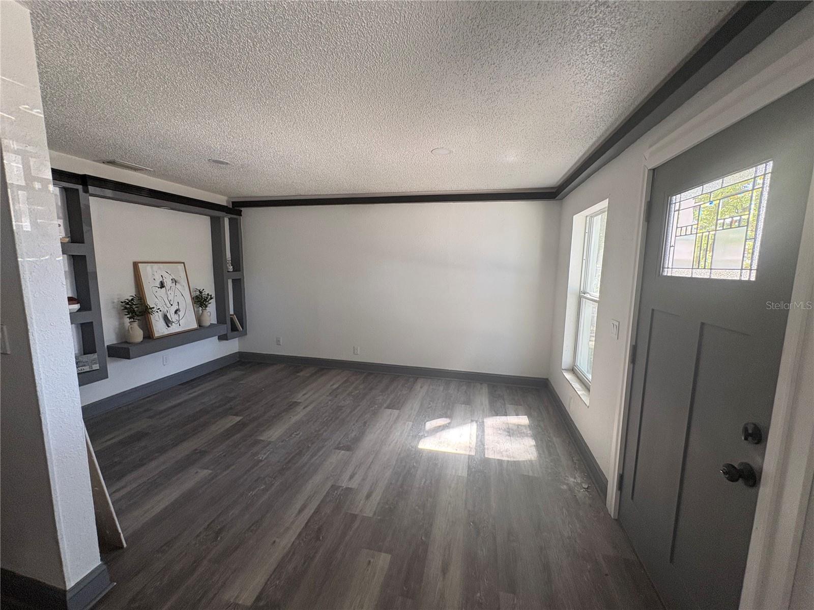 7019 N WILLOW AVE — photo 3