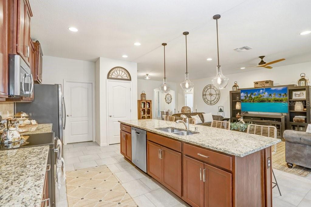 2807 ORIOLE DR — photo 22