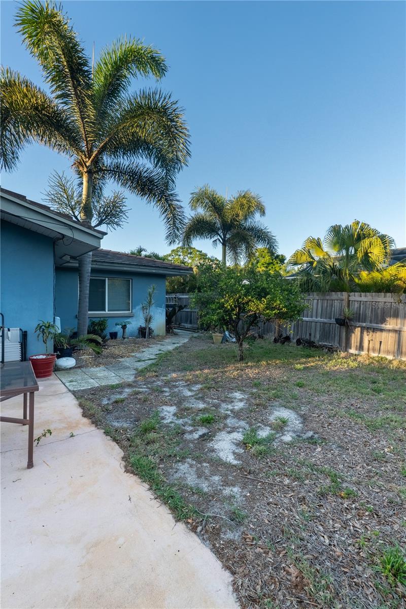 33 SOUTHWIND DR — photo 41