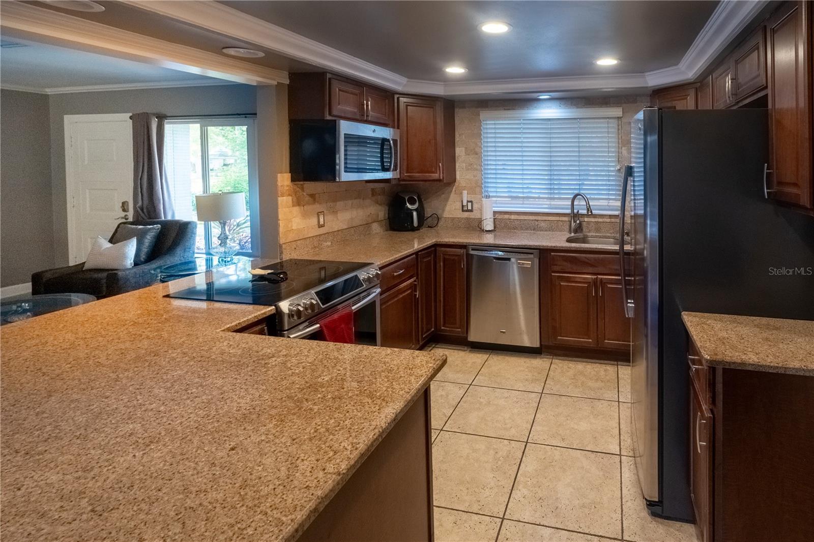 33 SOUTHWIND DR — photo 10