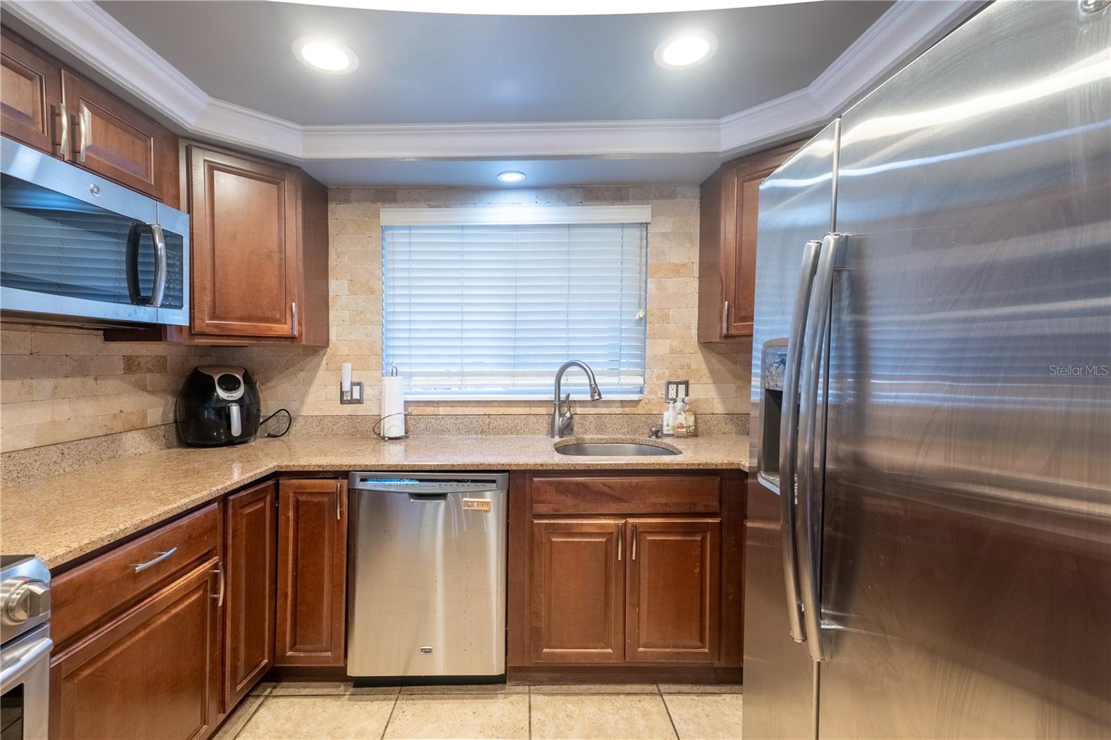 33 SOUTHWIND DR — photo 12