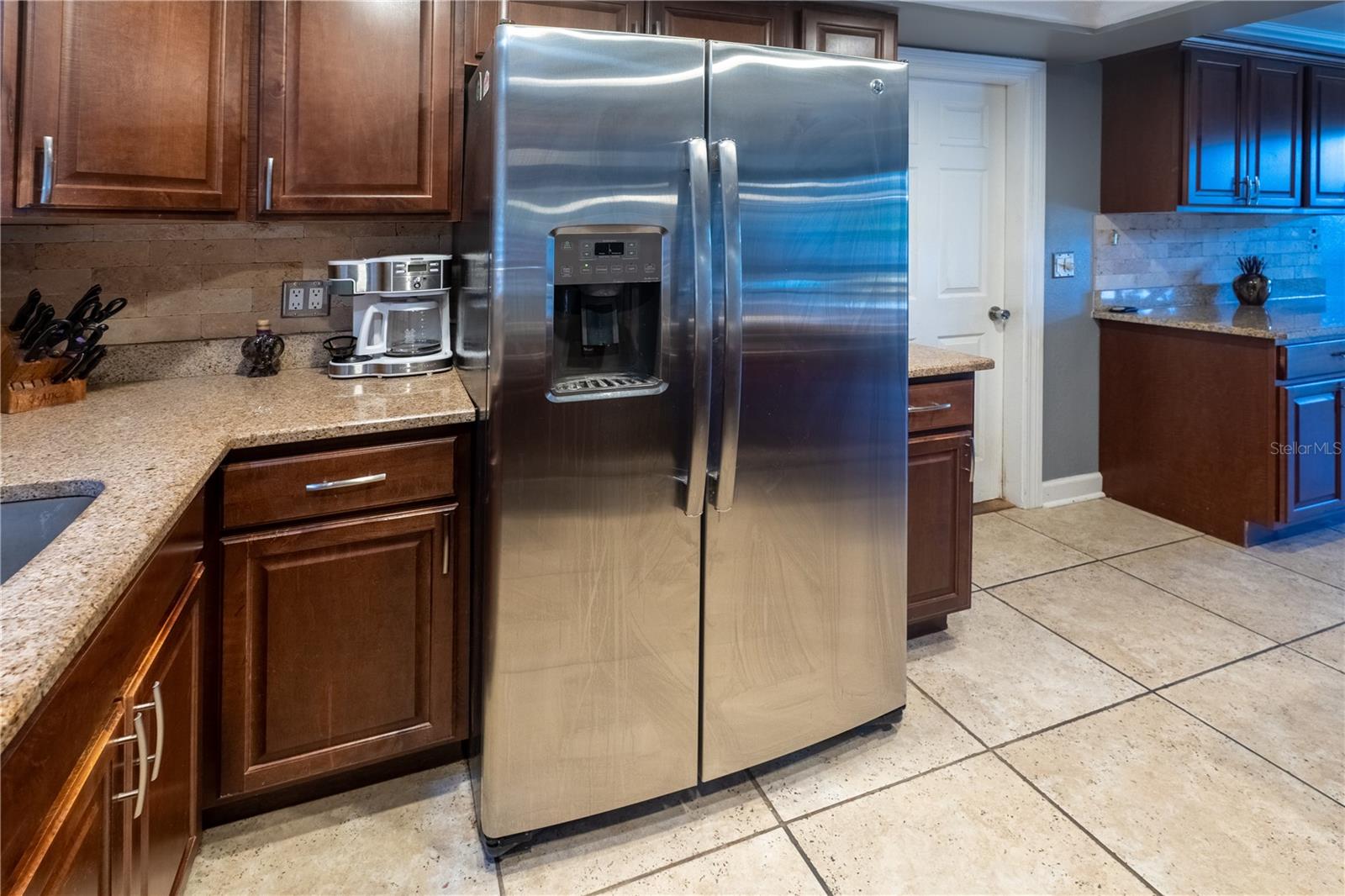 33 SOUTHWIND DR — photo 13