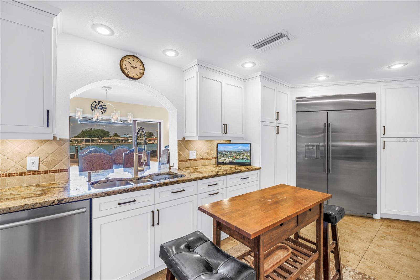 3945 POINSETTIA DR — photo 33