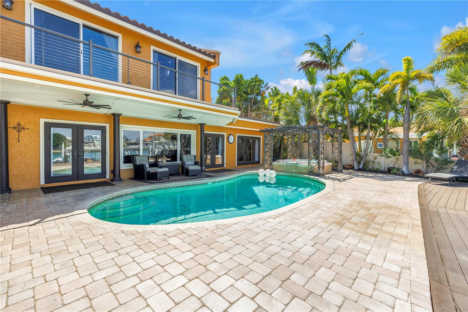 3945 POINSETTIA DR — photo 83