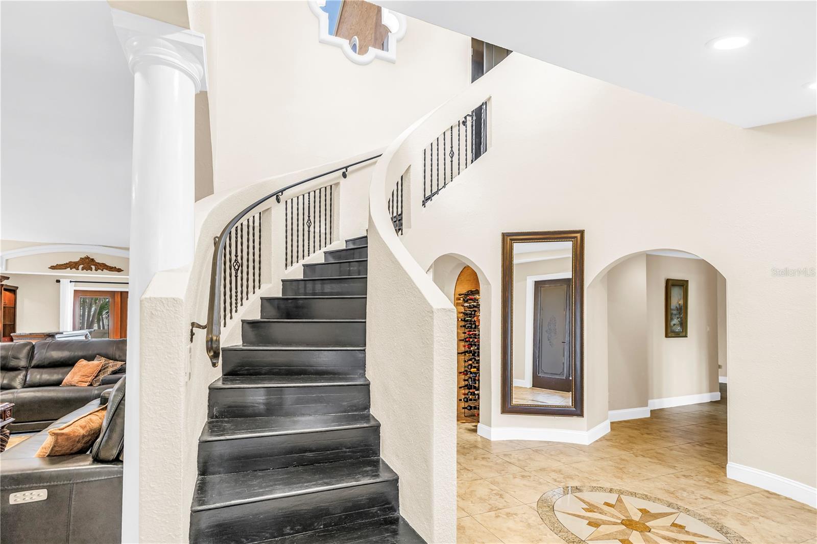 3945 POINSETTIA DR — photo 4
