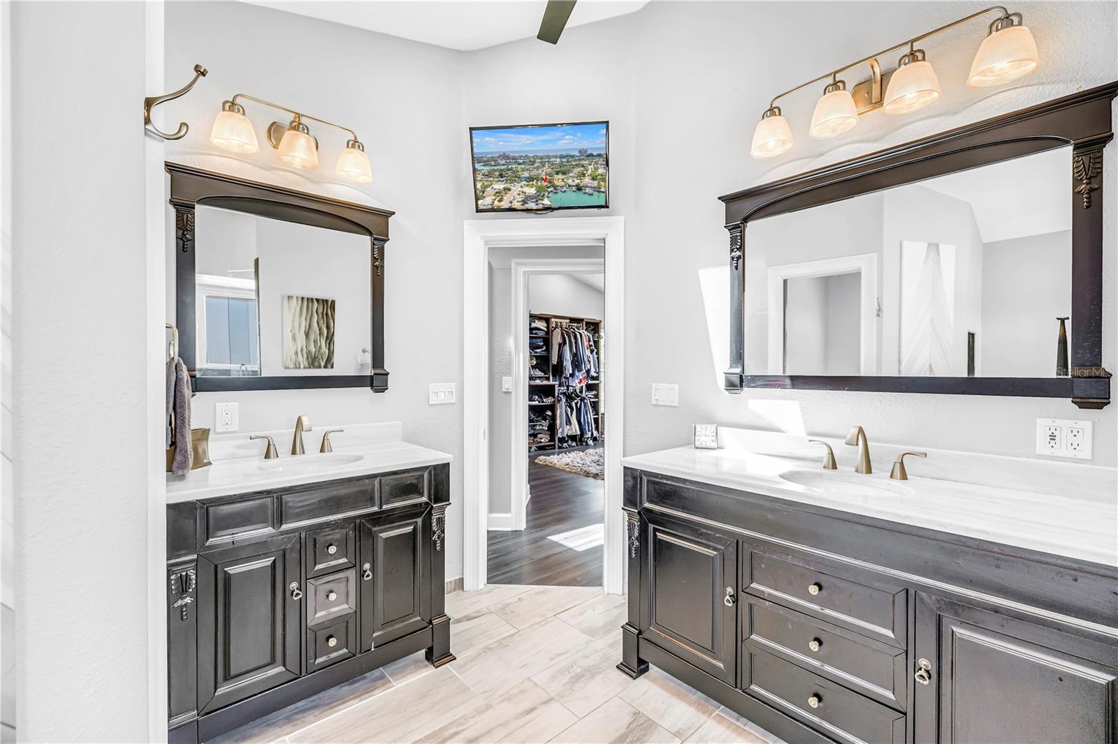 3945 POINSETTIA DR — photo 64