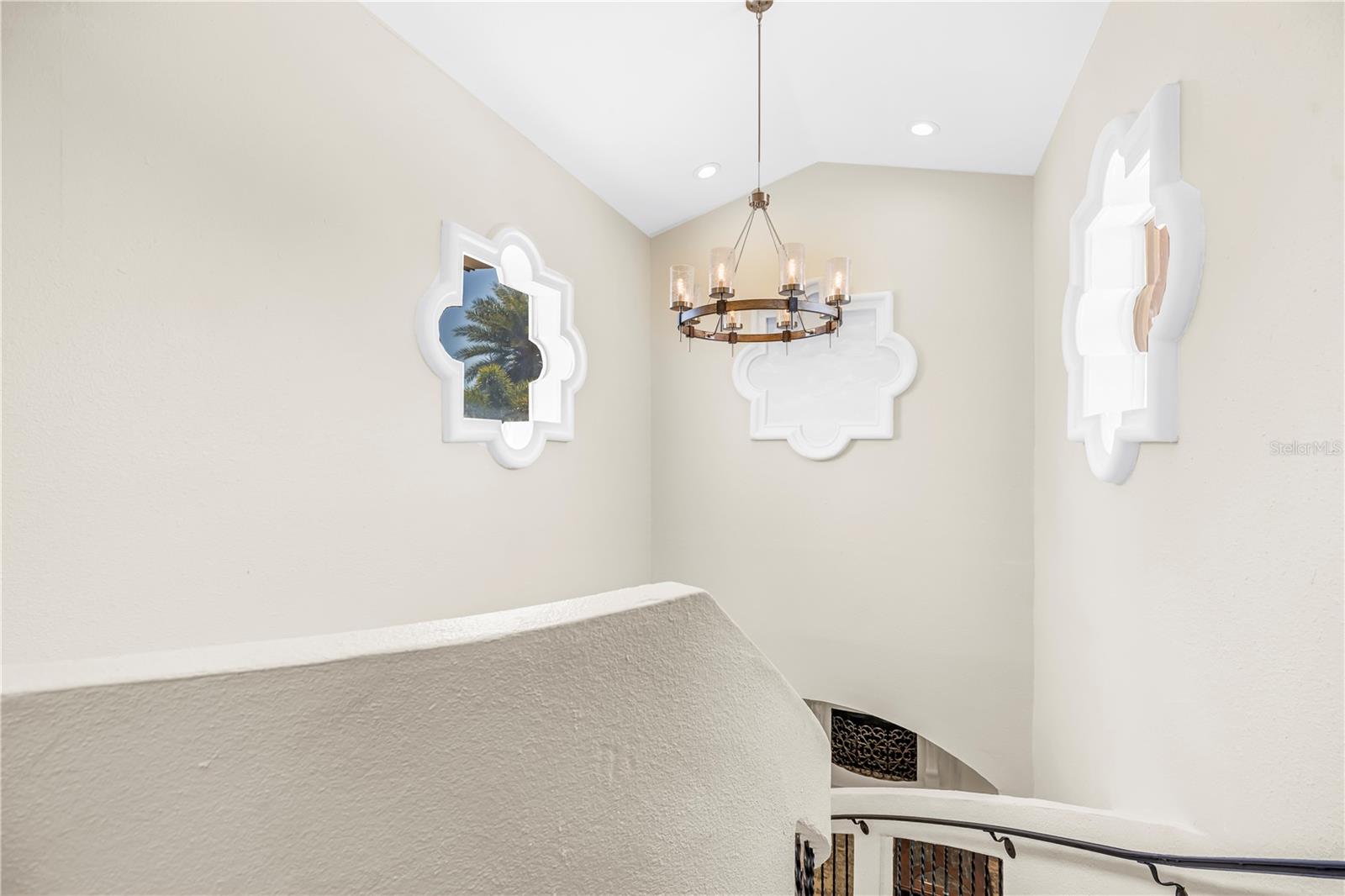 3945 POINSETTIA DR — photo 24