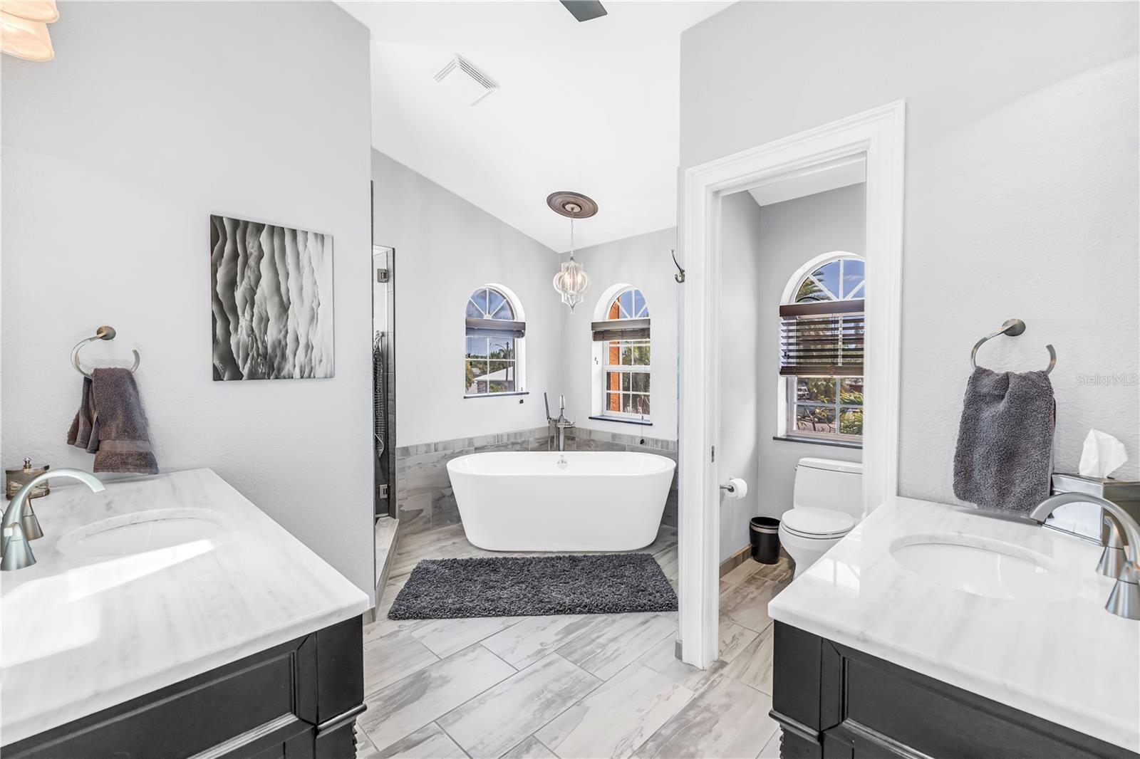 3945 POINSETTIA DR — photo 11