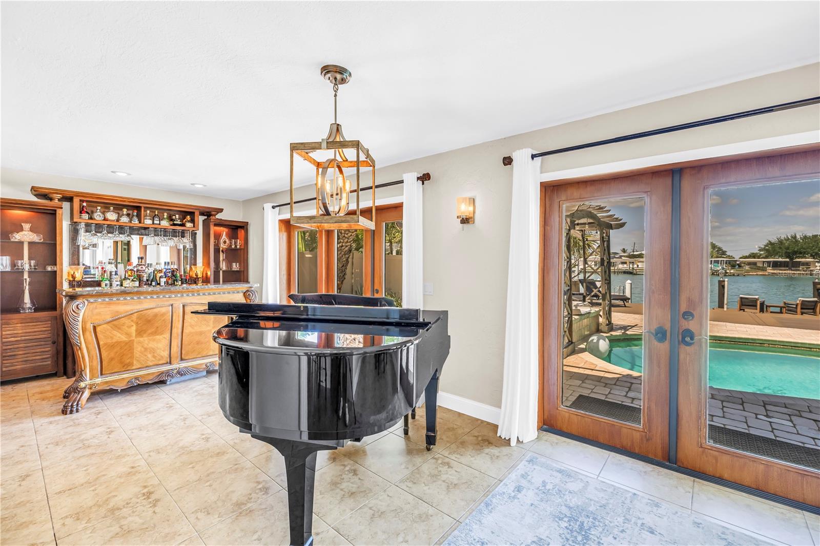 3945 POINSETTIA DR — photo 41