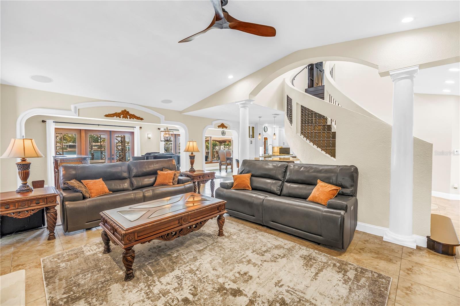 3945 POINSETTIA DR — photo 36