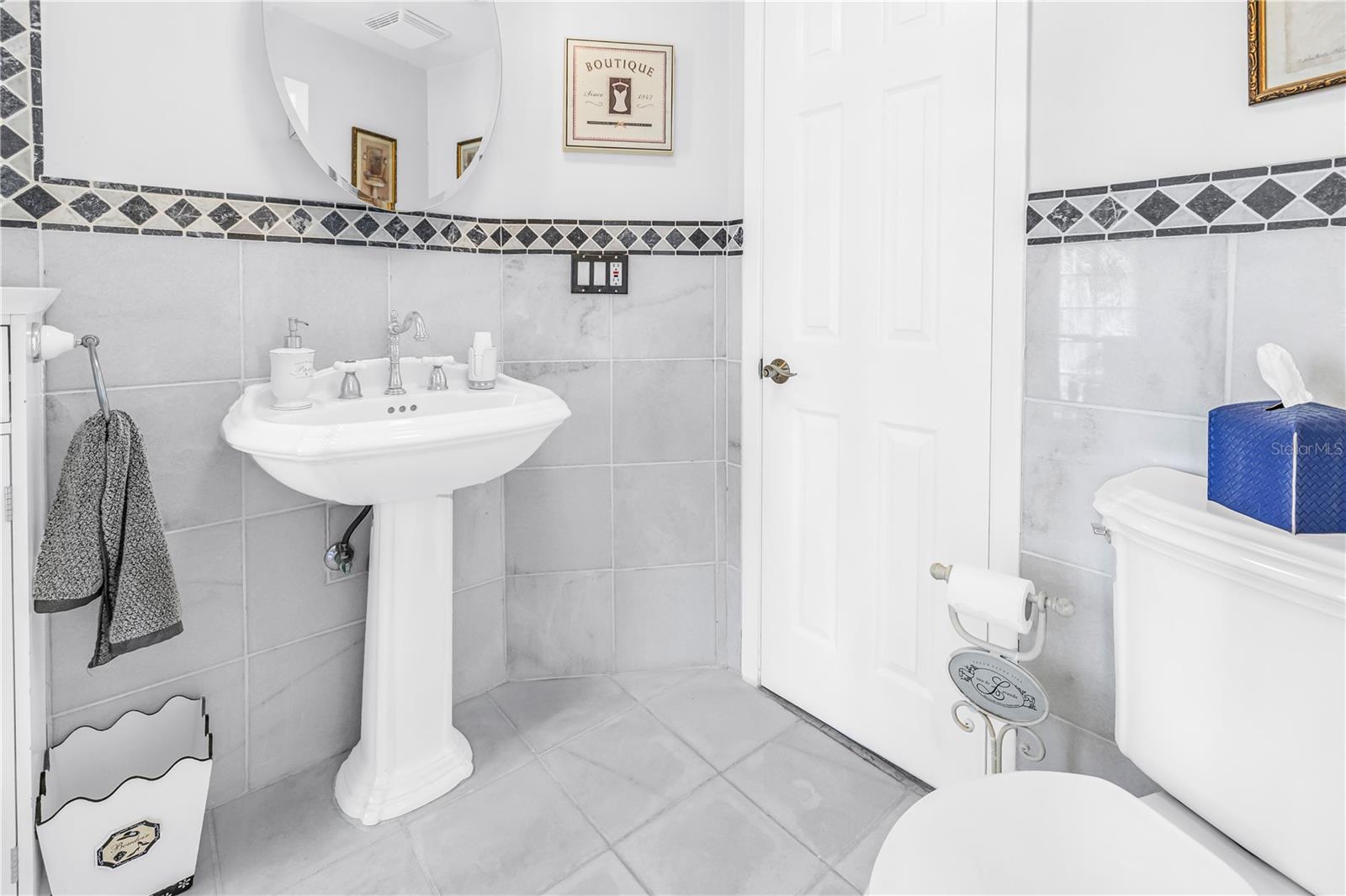 3945 POINSETTIA DR — photo 52