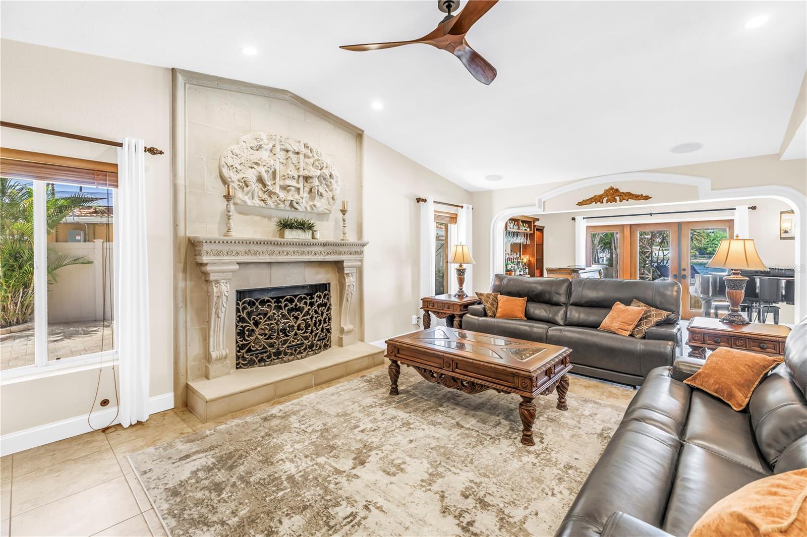 3945 POINSETTIA DR — photo 35