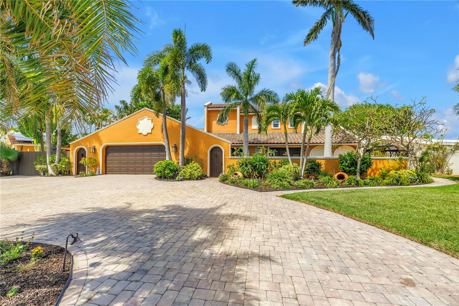 3945 POINSETTIA DR — photo 3
