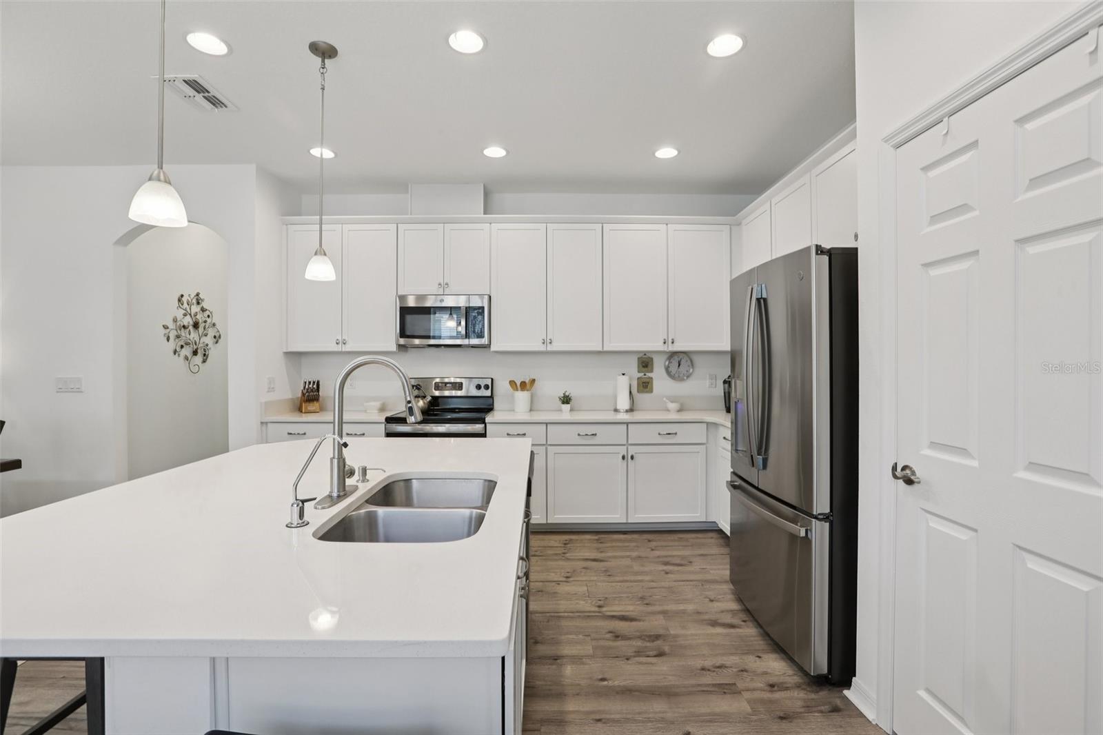 7114 GULF CYPRESS AVE — photo 12