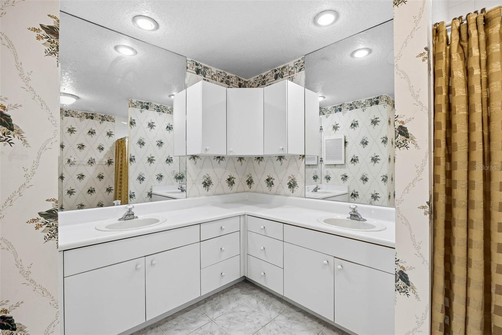 3311 W HAWTHORNE RD — photo 24