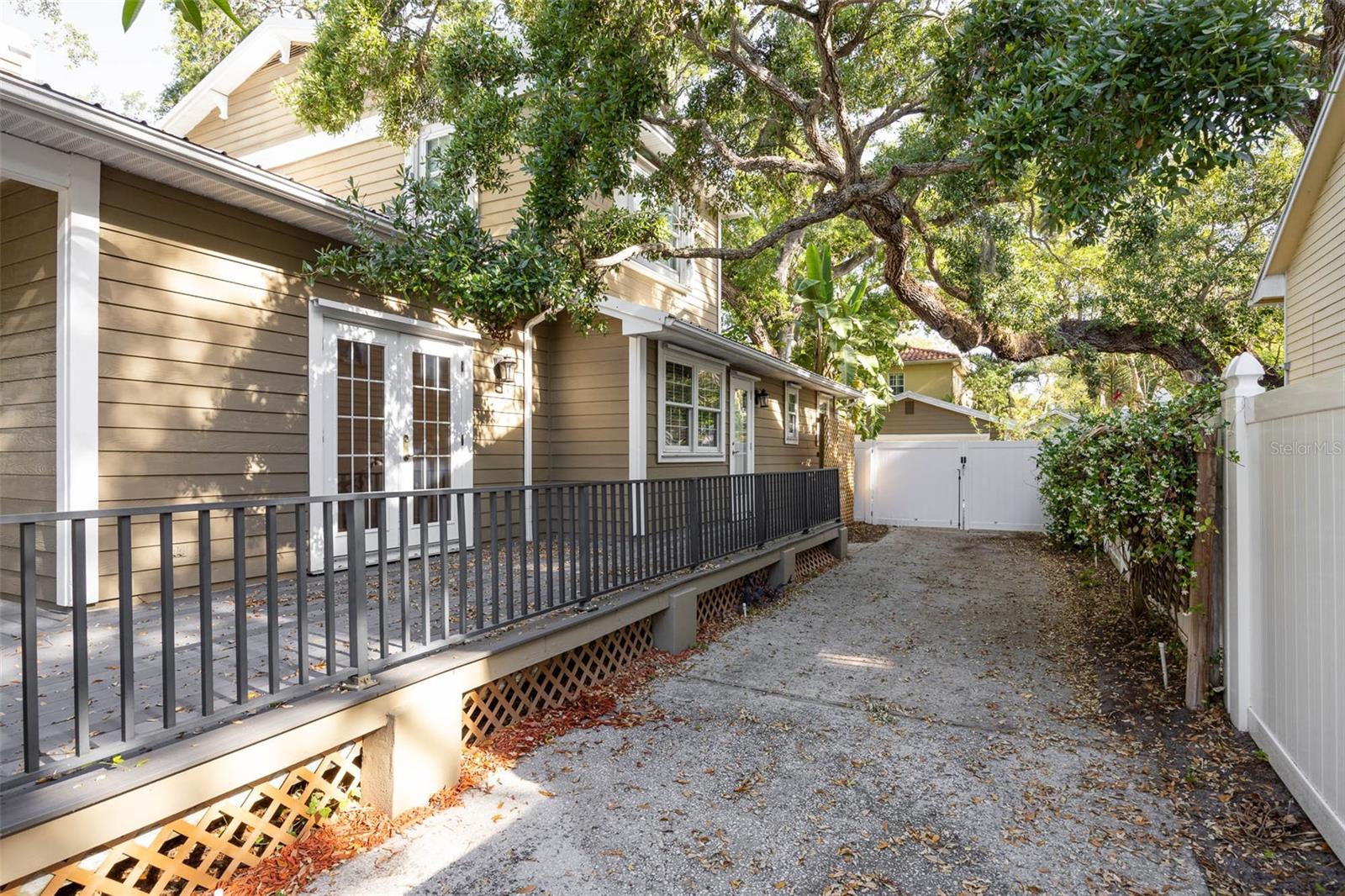 3311 W HAWTHORNE RD — photo 8