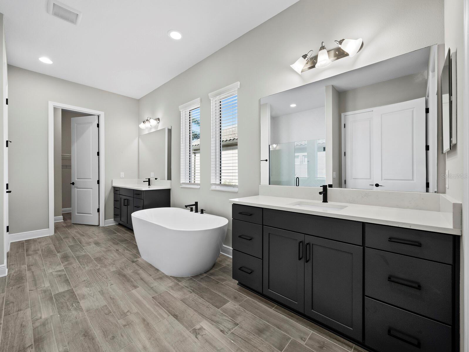 6129 LUNGO LAGO DR — photo 34