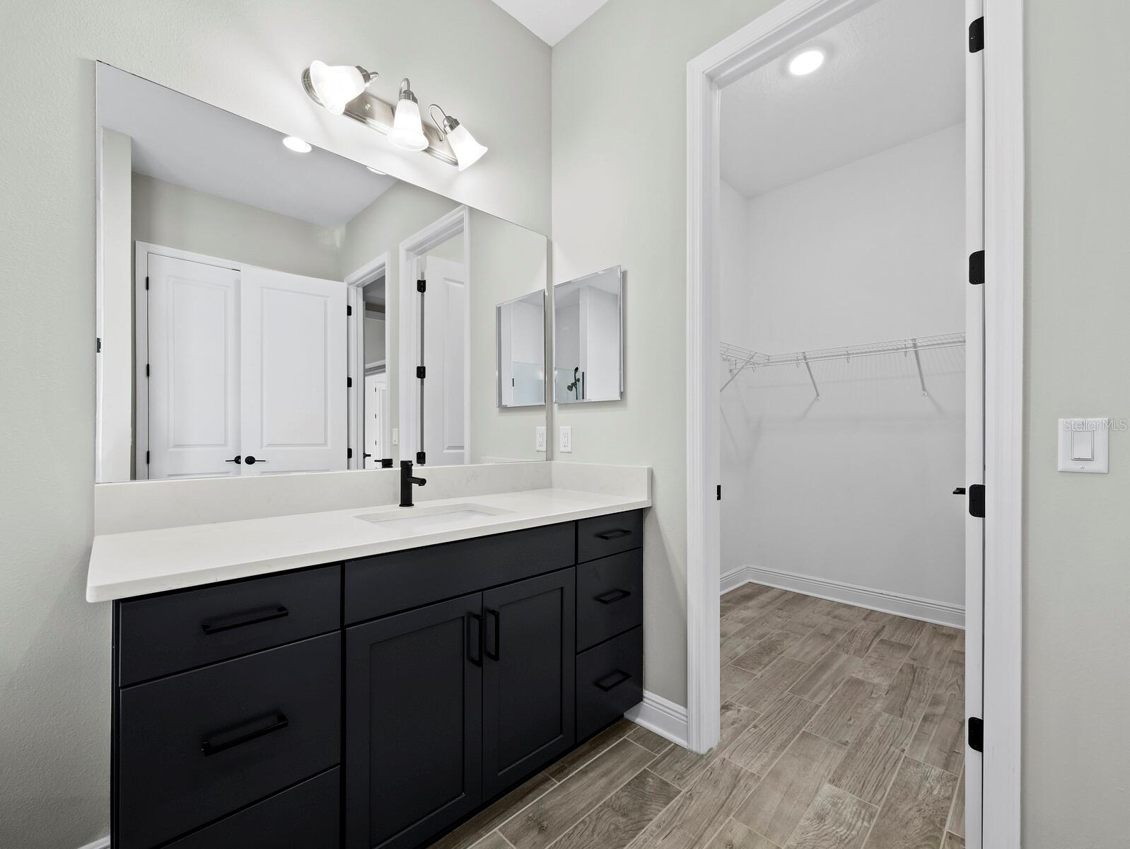6129 LUNGO LAGO DR — photo 37