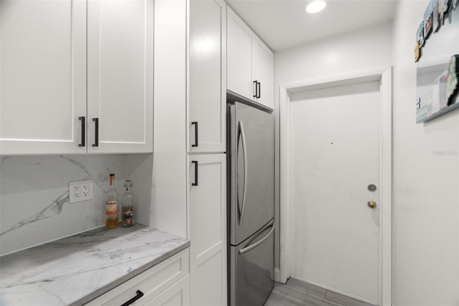 6322 TREETOP CIR — photo 12