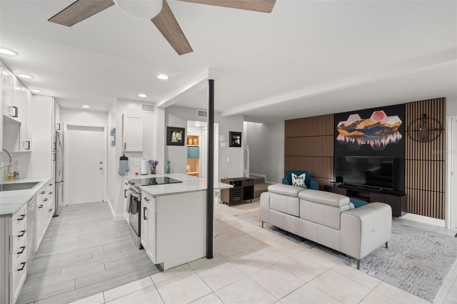 6322 TREETOP CIR — photo 9