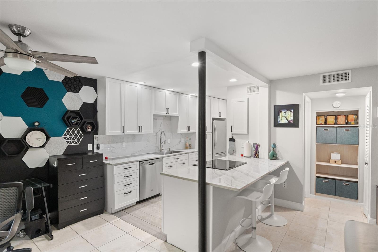 6322 TREETOP CIR — photo 8