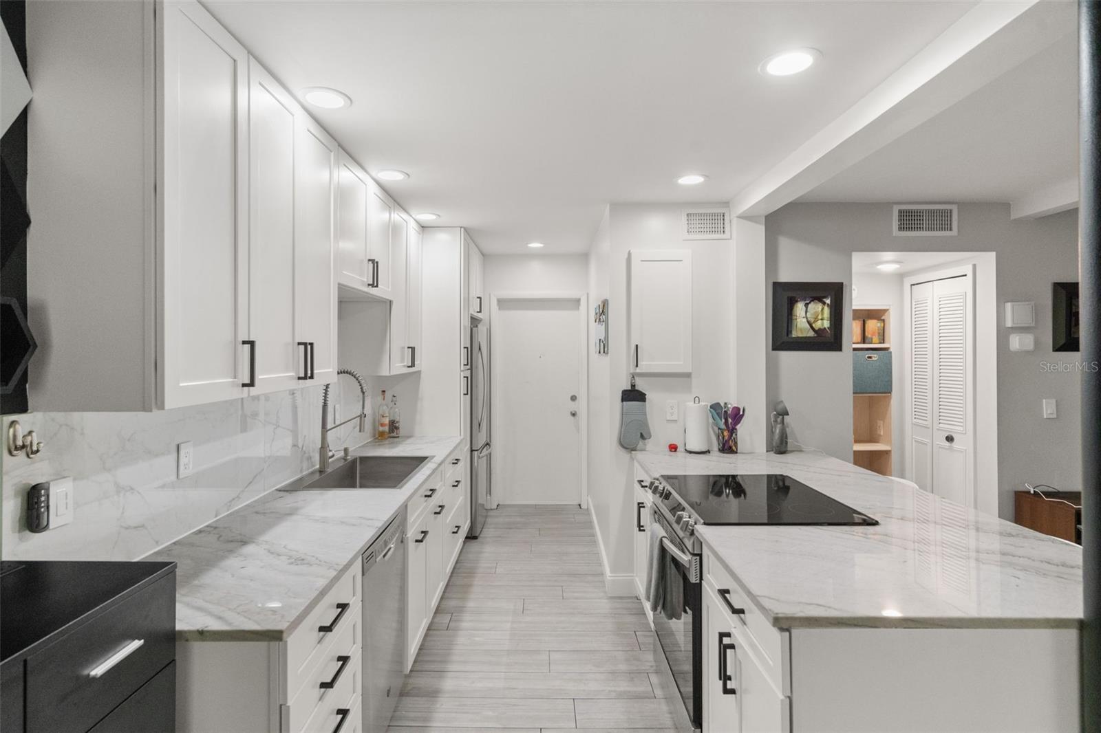 6322 TREETOP CIR — photo 10