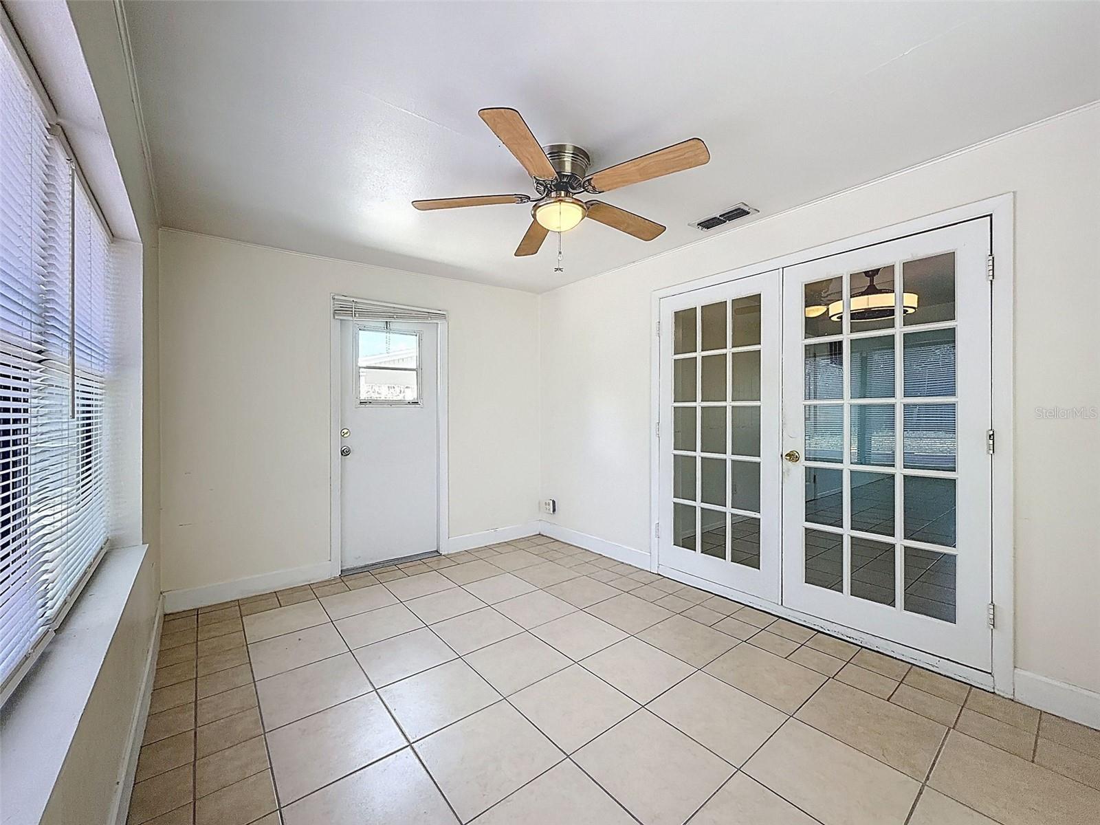 4130 CRESTFIELD AVE — photo 3