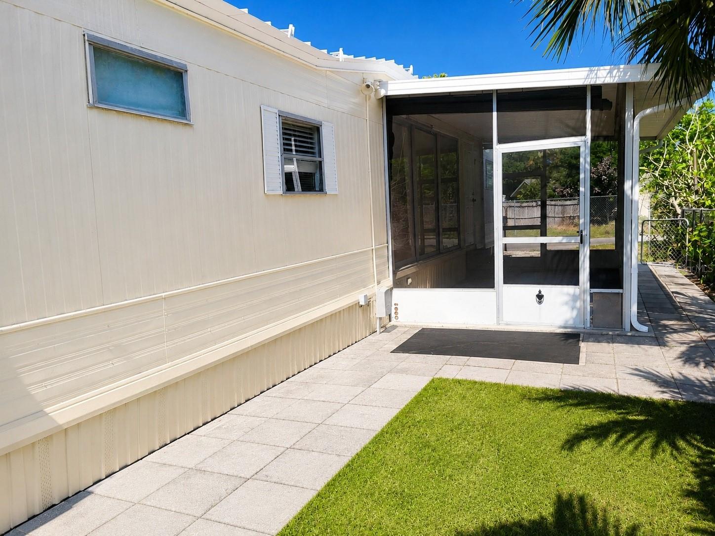 6580 SEMINOLE BLVD #727 — photo 3