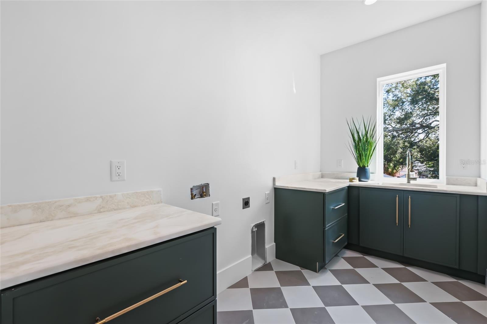 4414 W LAWN AVE — photo 31