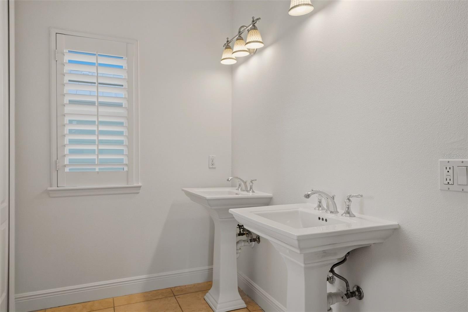 418 PINE AVE — photo 48
