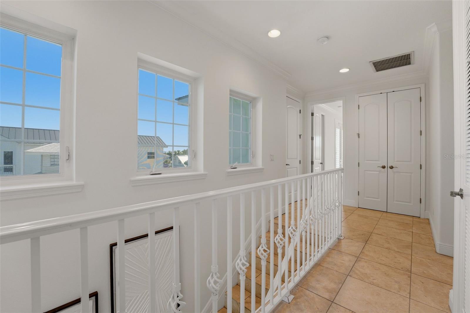 418 PINE AVE — photo 29
