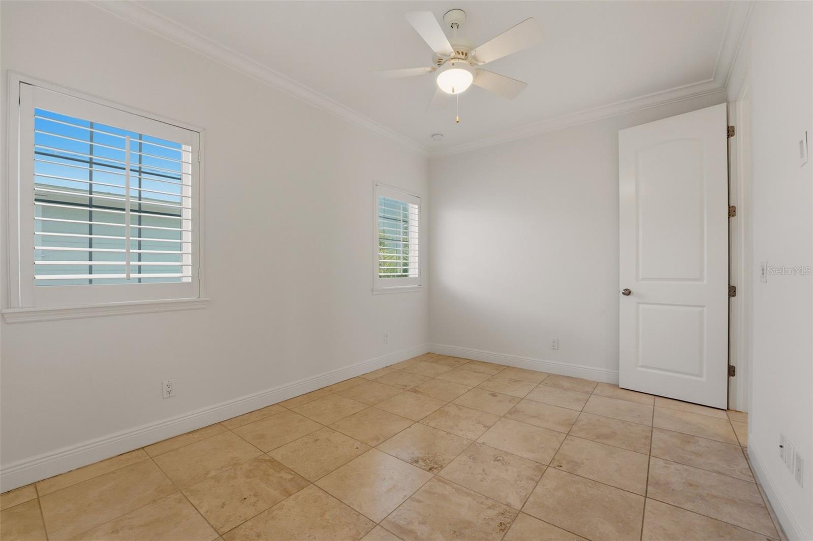 418 PINE AVE — photo 45
