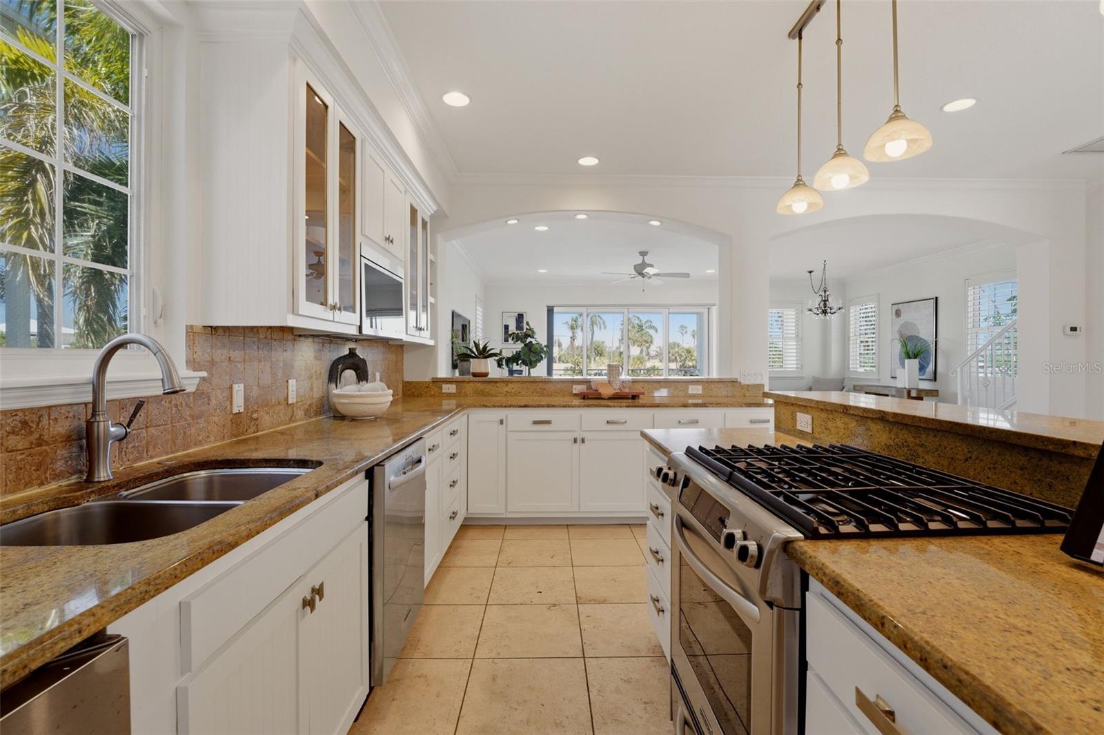 418 PINE AVE — photo 12