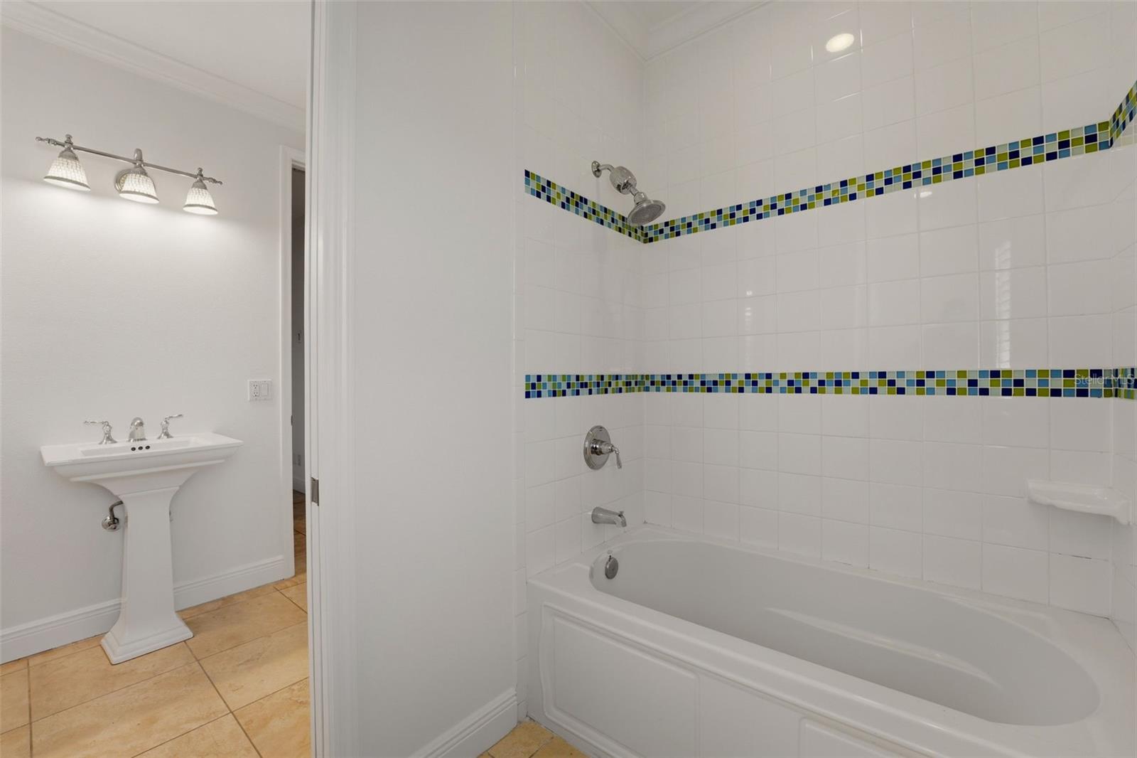 418 PINE AVE — photo 50