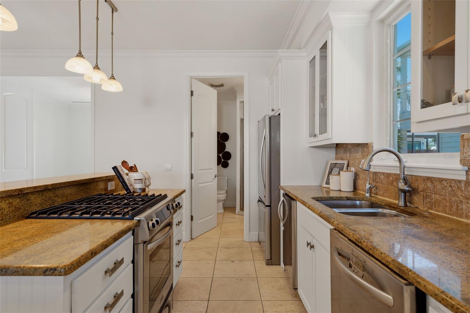 418 PINE AVE — photo 14