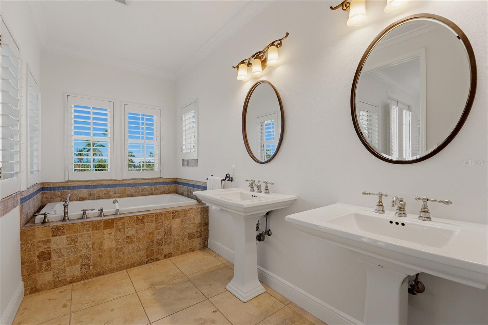 418 PINE AVE — photo 40