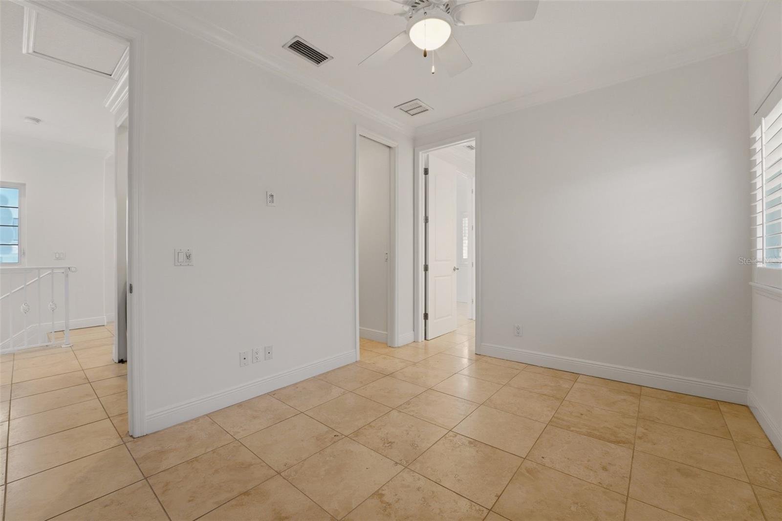418 PINE AVE — photo 44